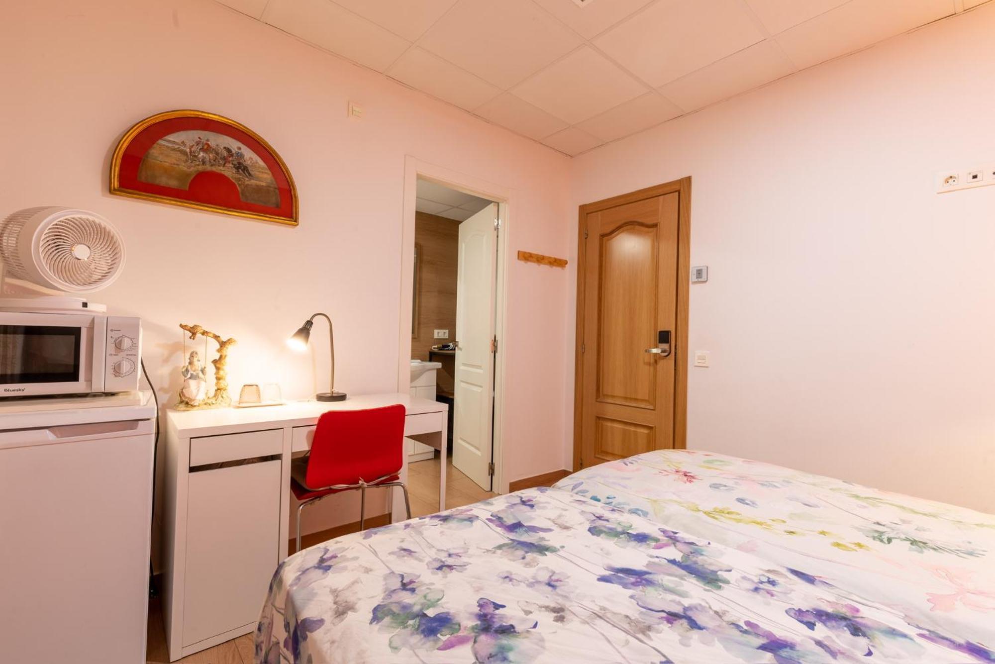 Mirador 2 Del Mercado Central - Habitacion Con Bano Privado En El Centro De La Ciudad Vella Valencia Eksteriør bilde
